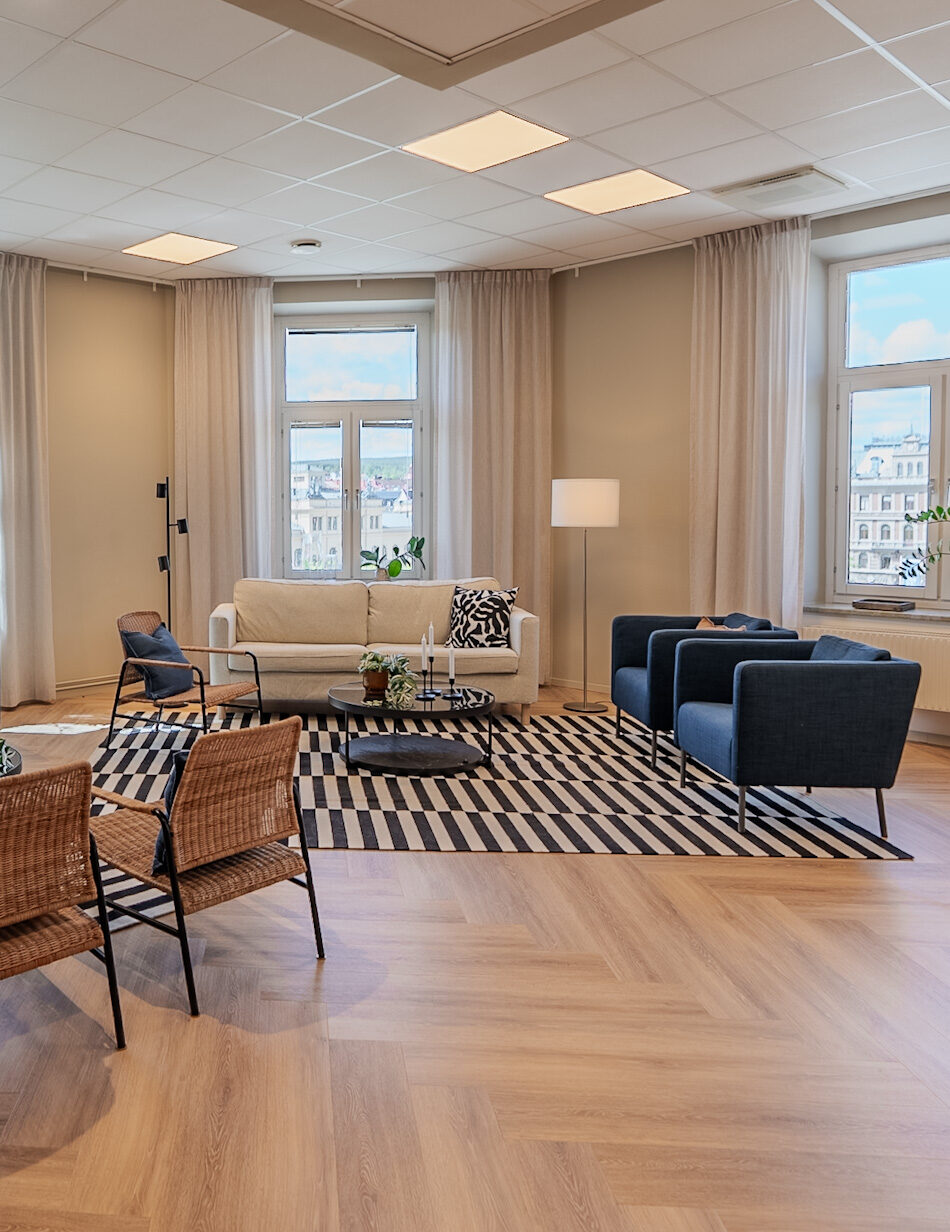 Stolar, soffa och andra möbler på Visionite Sundsvall